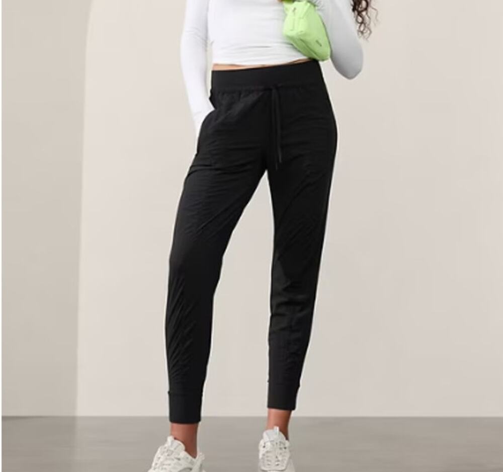 Athleta Attitude Ruched Pant Size 6 Black Tapered Recycled Poly Like New